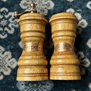 Vintage Catalina of California Continental Gourmet Pepper Mill Walnut copper